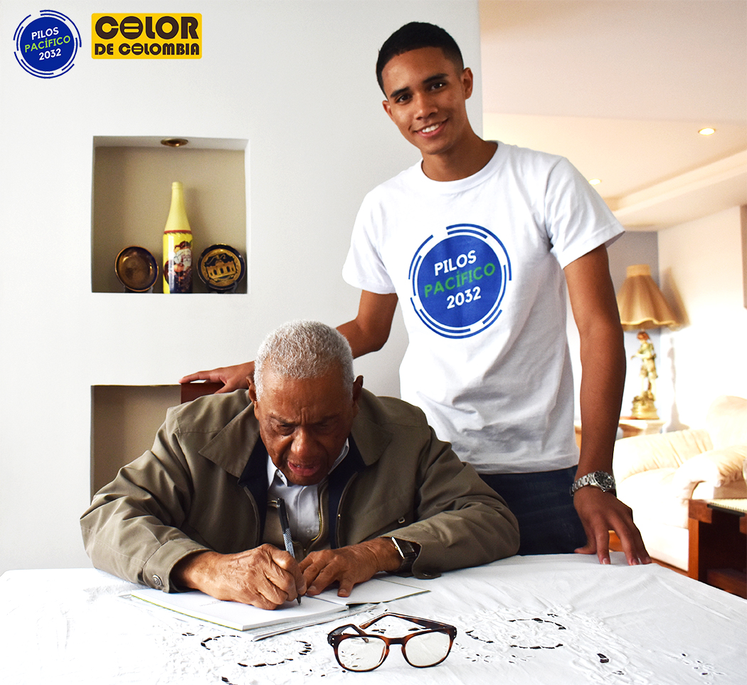 Leonardo Chantre en visita a Jacobo Pérez Escobar junto a los demás jóvenes de Pilos del Pacífico 2032 en el Campo de Verano. Foto: Sulena Orozco Cabrales / Color de Colombia.